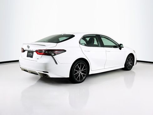 Used 2024 Toyota Camry SE FWD image 9
