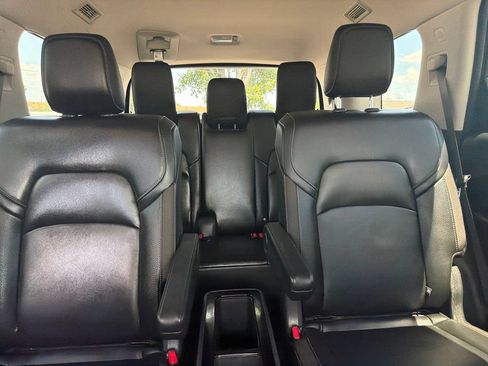 Used 2025 Nissan Pathfinder SL w/ SL Premium Package FWD image 54