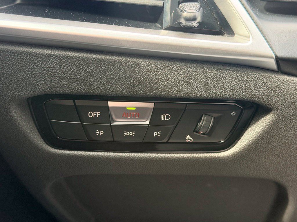 Used 2025 BMW M2 w/ Lighting Package RWD image 31