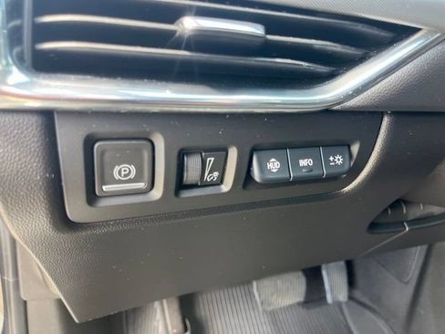 Used 2023 Cadillac XT4 Premium Luxury w/ Technology Package FWD image 17