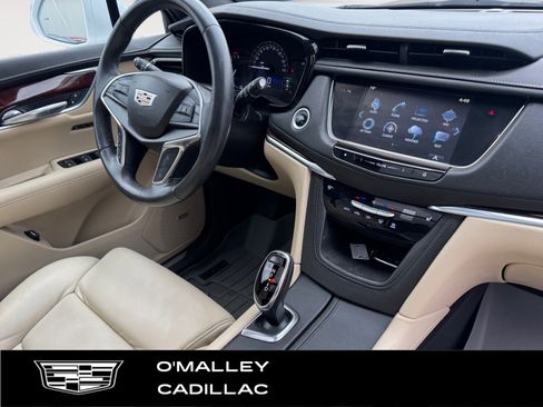 Used 2017 Cadillac XT5 Luxury w/ Driver Awareness Package image 15