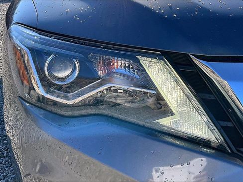 Used 2020 Nissan Pathfinder S image 26