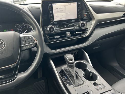 Used 2020 Toyota Highlander XLE image 20