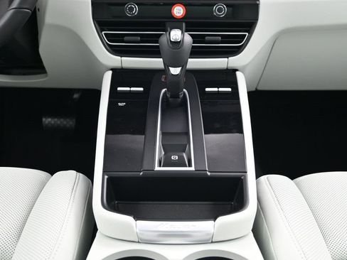 New 2026 Porsche Macan image 10