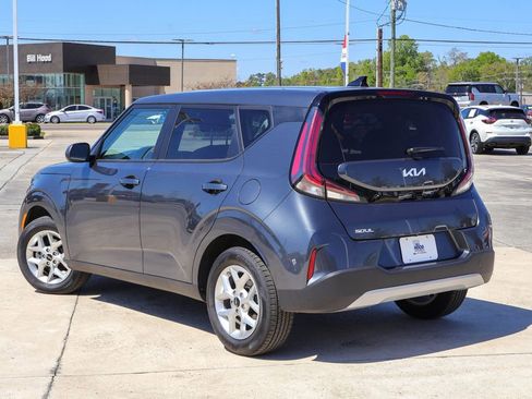 Used 2025 Kia Soul LX w/ LX Technology Package image 2
