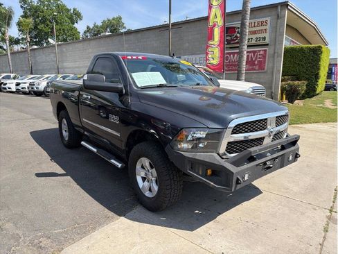 Used 2017 RAM 1500 Classic SLT AWD/4WD image 3