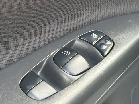 Used 2019 Nissan Sentra S FWD image 17