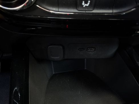 Used 2025 Chevrolet Trax LT FWD image 23