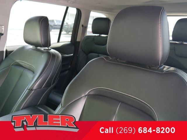 Certified 2024 Jeep Grand Cherokee Limited w/ Black Appearance Package AWD/4WD image 35