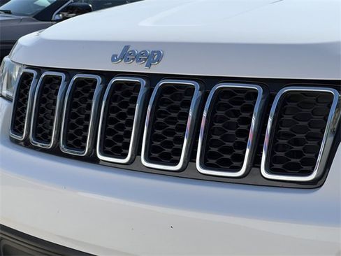 Used 2021 Jeep Grand Cherokee Laredo image 37
