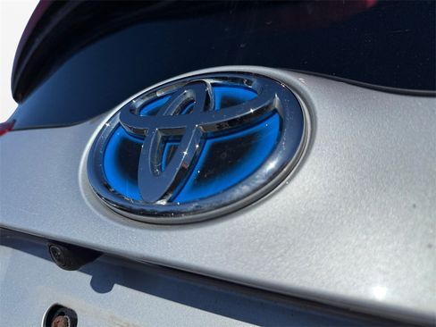 Used 2022 Toyota Prius Prime LE image 17