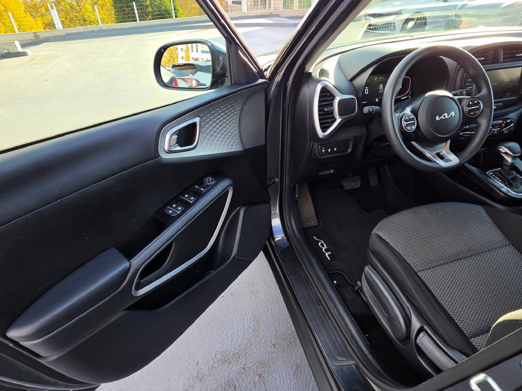 Certified 2023 Kia Soul LX w/ LX Technology Package FWD image 20