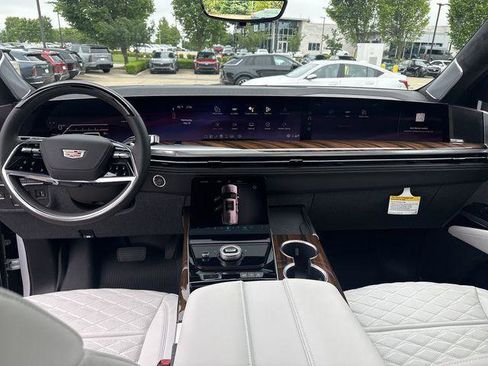 New 2026 Cadillac Escalade Platinum Sport w/ LPO, Floor Liner Package AWD/4WD image 21
