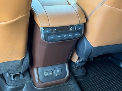 Used 2022 Toyota Highlander Platinum image 16