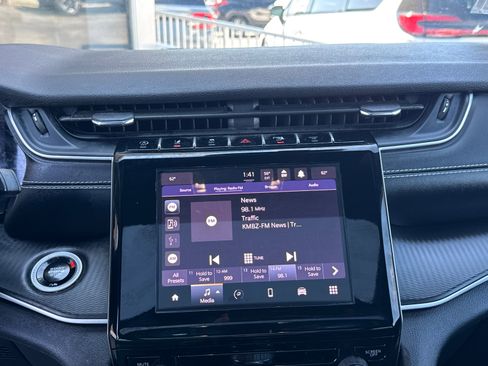 Used 2025 Jeep Grand Cherokee L Laredo image 12