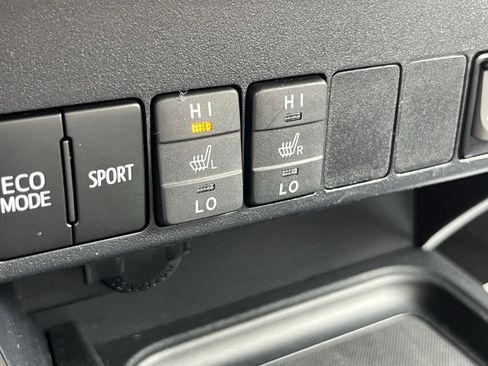 Used 2018 Toyota RAV4 XLE image 33