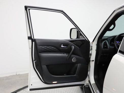 Used 2024 INFINITI QX80 Sensory image 16