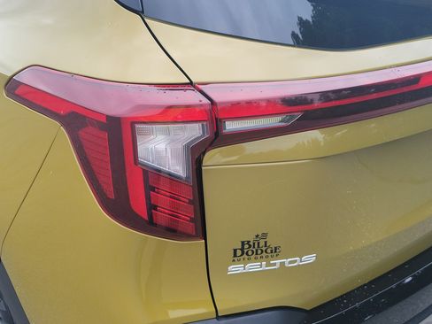Used 2024 Kia Seltos S AWD/4WD image 11