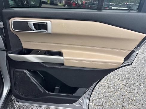 Used 2022 Ford Explorer XLT AWD/4WD image 15