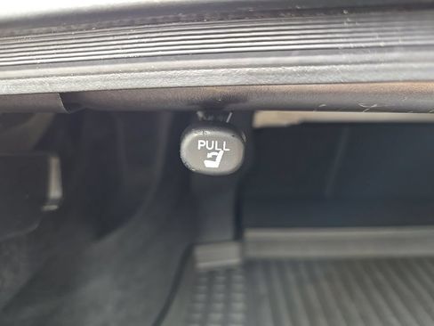 Used 2019 Toyota Camry LE FWD image 38