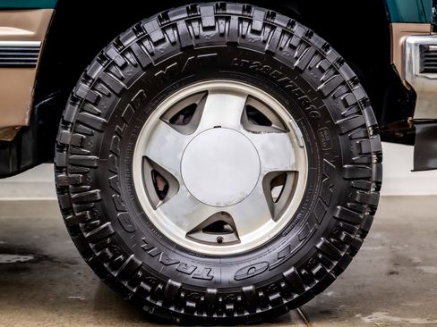 Used 1997 Chevrolet Silverado 1500 4x4 Regular Cab w/ Preferred Equipment Group 2 image 38