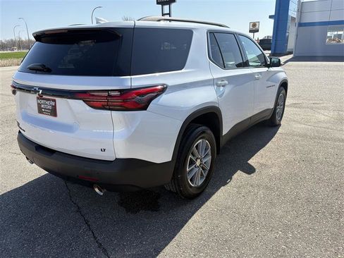 Used 2022 Chevrolet Traverse LT w/ Midnight/Sport Edition image 3