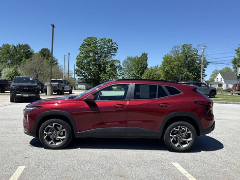 Used 2024 Chevrolet Trax LT w/ Driver Confidence Package FWD image 4