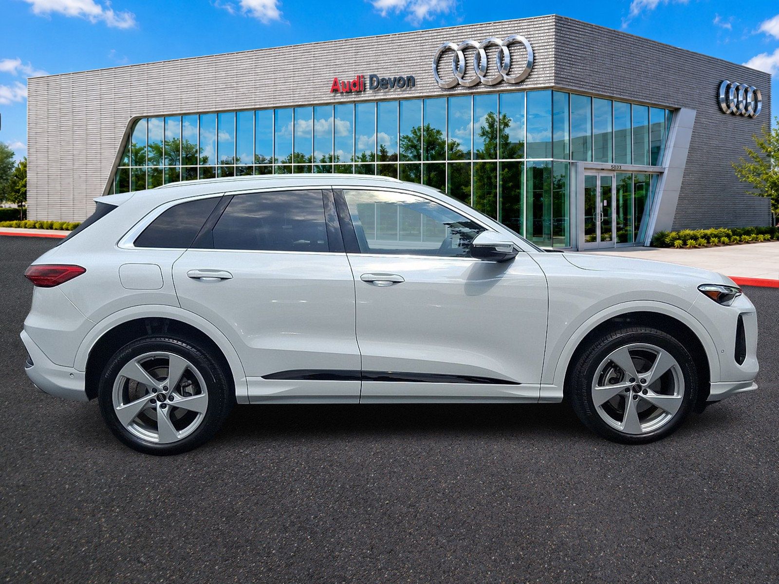 Certified 2025 Audi Q5 Premium w/ Premium Plus AWD/4WD image 7