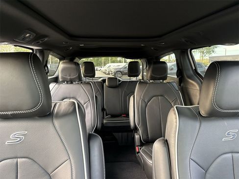 New 2026 Chrysler Pacifica Limited w/ S Appearance Package image 32
