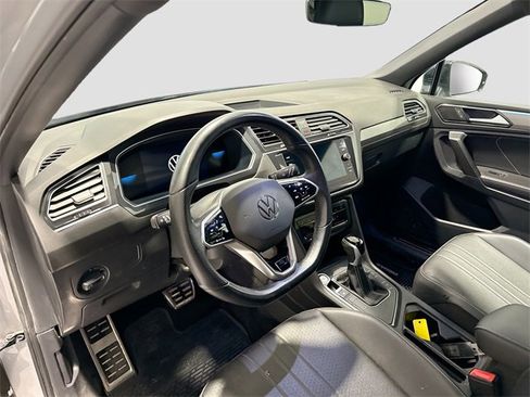 Used 2023 Volkswagen Tiguan SE R-Line image 6