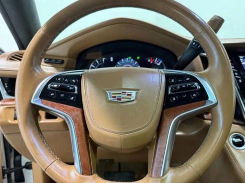 Used 2017 Cadillac Escalade Platinum image 19