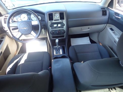Used 2007 Chrysler 300 image 11