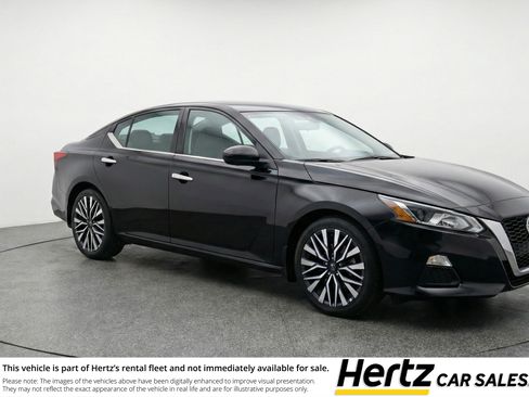 Used 2025 Nissan Altima 2.5 SV image 1
