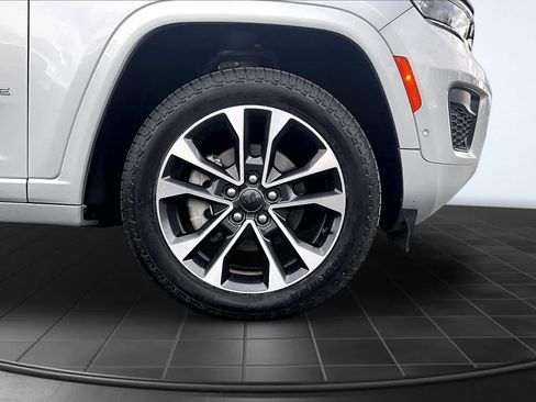 Used 2024 Jeep Grand Cherokee Overland AWD/4WD image 34