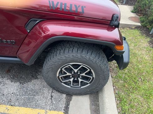 Used 2021 Jeep Gladiator Willys image 5