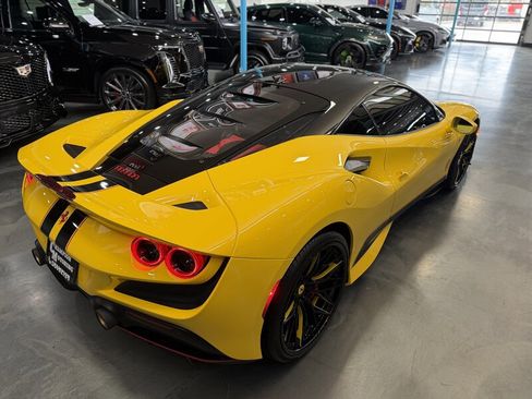Used 2022 Ferrari F8 Tributo image 9