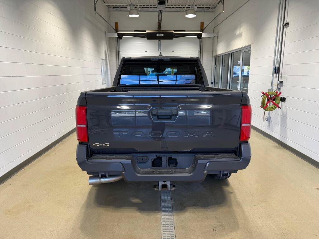 Certified 2025 Toyota Tacoma SR5 AWD/4WD image 4