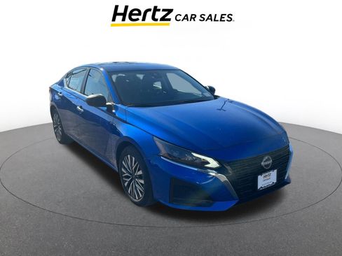 Used 2025 Nissan Altima 2.5 SV image 1