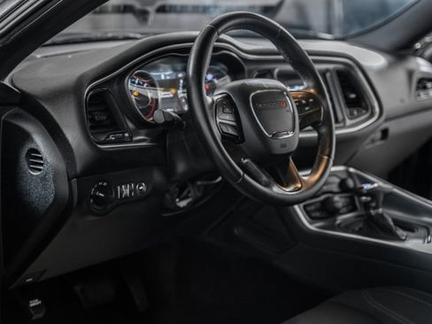 Used 2015 Dodge Challenger SXT image 22