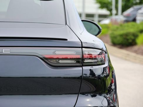 Certified 2023 Porsche Cayenne Platinum Edition AWD/4WD image 17