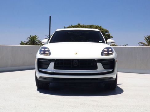 New 2026 Porsche Macan AWD/4WD image 6