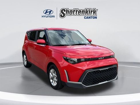 Used 2023 Kia Soul LX w/ Option Group 015 FWD image 3