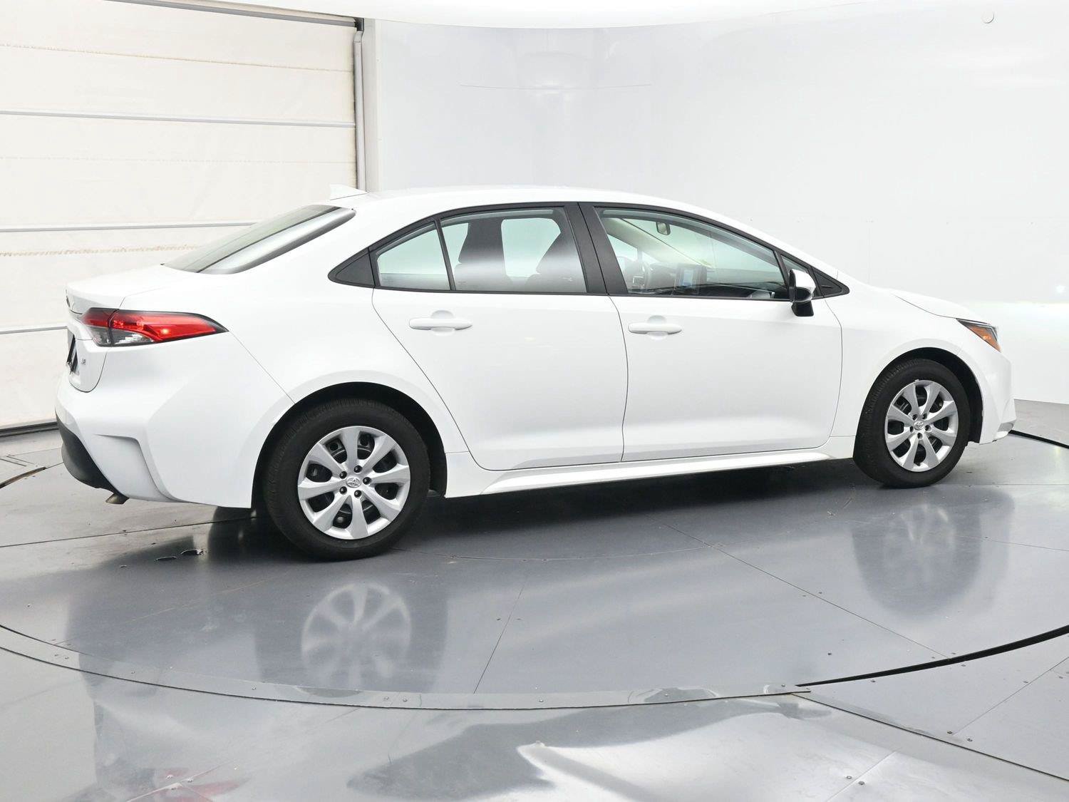 Used 2025 Toyota Corolla LE FWD image 6