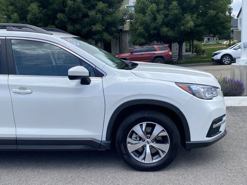 Certified 2022 Subaru Ascent Premium w/ Convenience Package AWD/4WD image 8