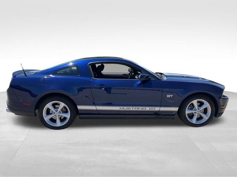 Used 2010 Ford Mustang GT RWD image 7