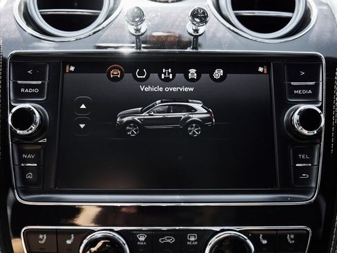 Used 2017 Bentley Bentayga AWD/4WD image 69