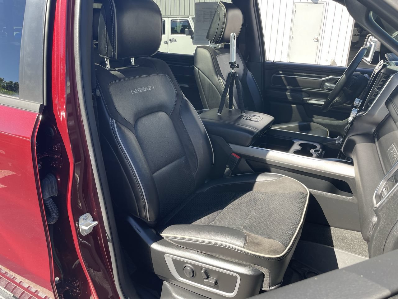 Used 2024 RAM 1500 Laramie AWD/4WD image 41