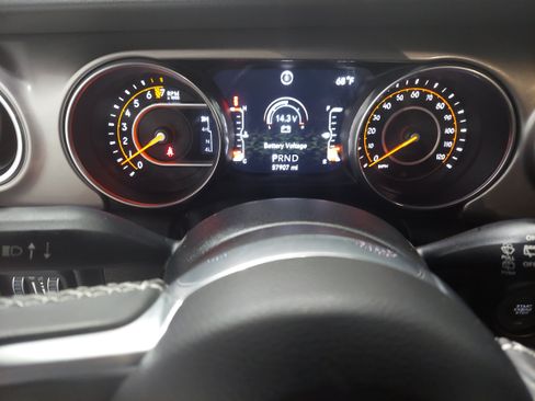 Used 2019 Jeep Wrangler Unlimited Sahara w/ Uconnect 4C Nav & Sound Group AWD/4WD image 8