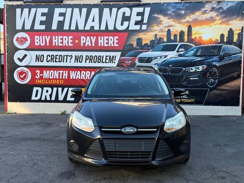 Used 2014 Ford Focus SE w/ SE Winter Package FWD image 2