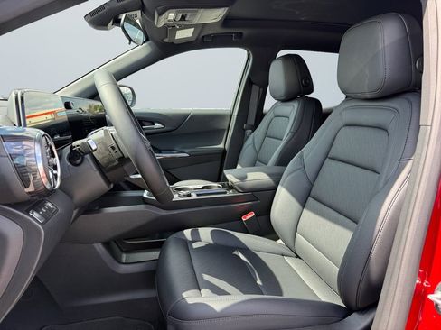 New 2026 Chevrolet Equinox LT w/ Convenience Package II image 9